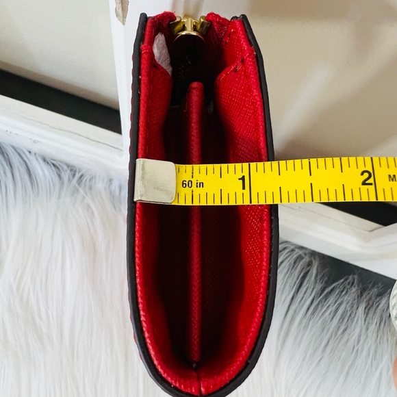 Michael Kors Jet Set Travel Large Three Quarter Zip Wallet - Picture 14 of 14